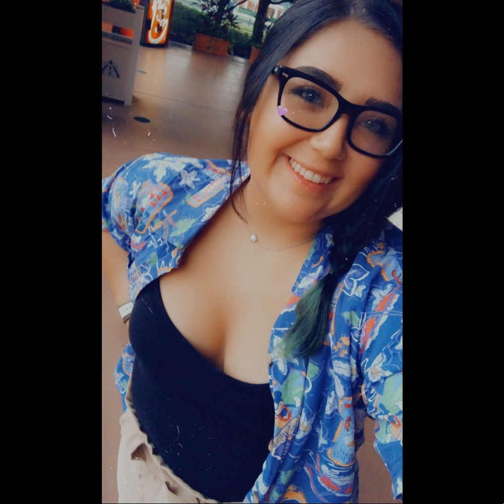 Meet your Posher, Elizabeth